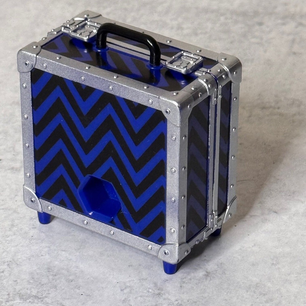 LOL SURPRISE DOLL OMG ACCESSORIES REMIX 4-IN-1 PLANE PLAYSET BLUE CASE SUITCASE